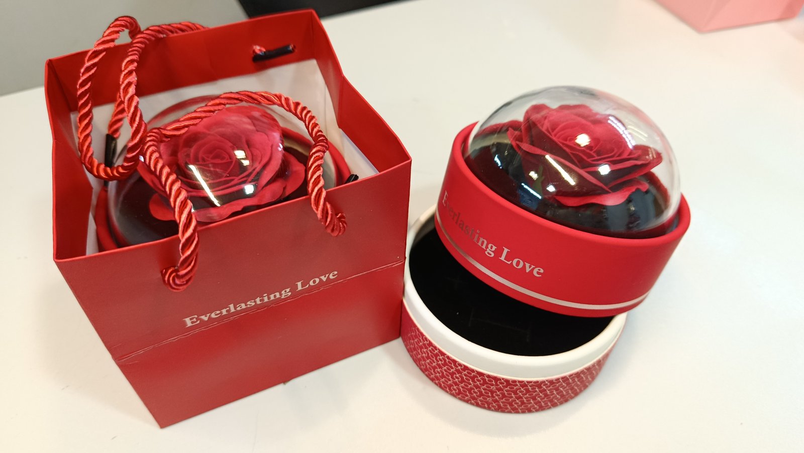 علبة إكسسوار وردة حمراء